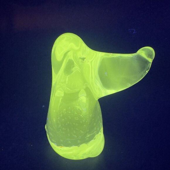 Clear Hound Dog Figurine Paperweight Manganese 365nm Green UV Glow Small Bubbles - Picture 5 of 12